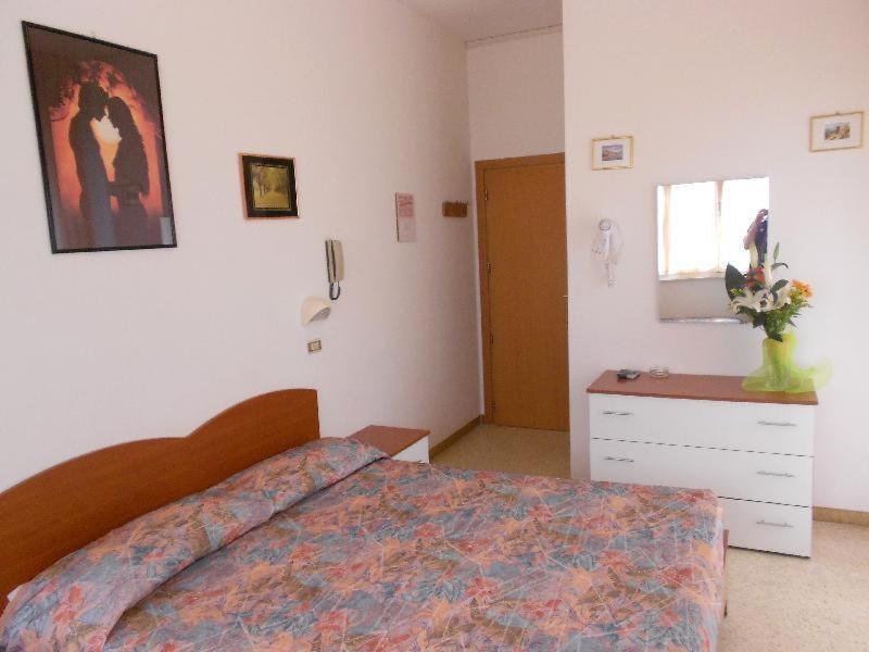 Hotel Vevey Rimini Szoba fotó