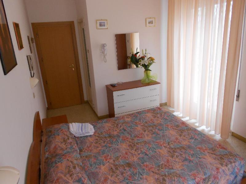 Hotel Vevey Rimini Szoba fotó