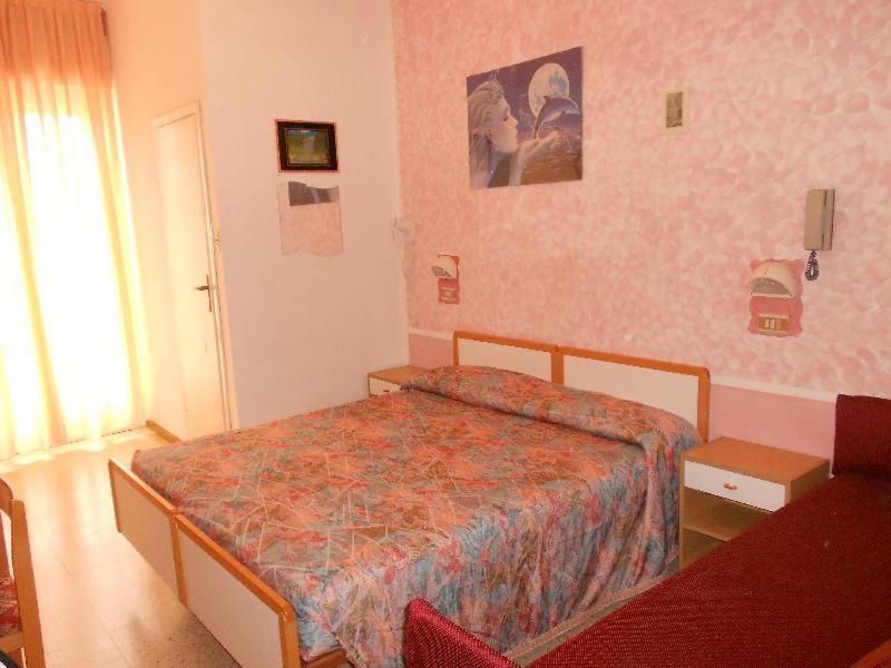 Hotel Vevey Rimini Szoba fotó